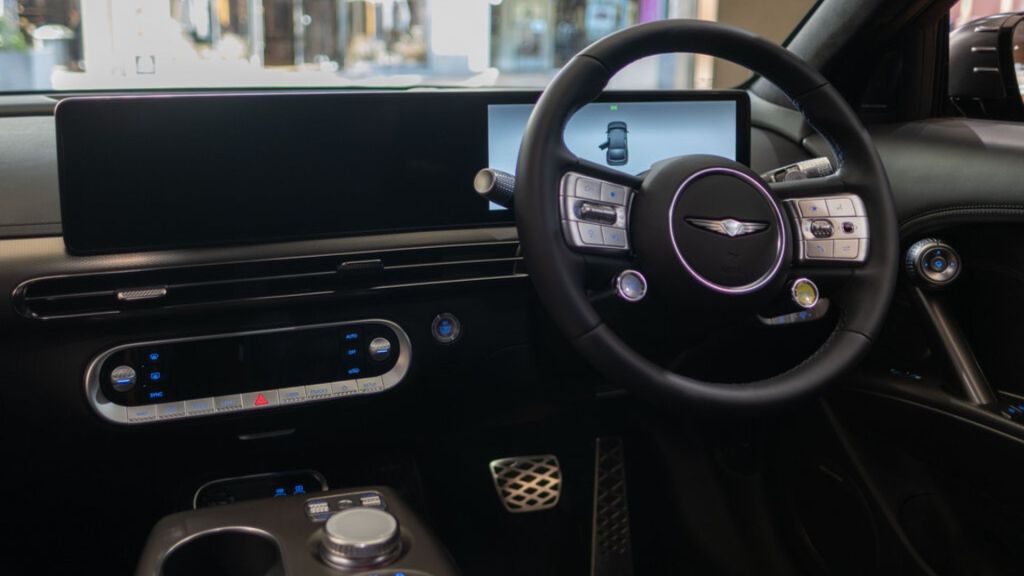 imagem do interior de um carro