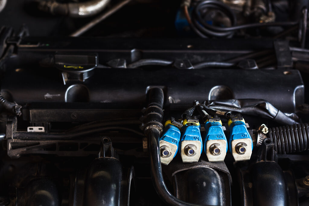 Motor do carro preservado com um dos tipos de gasolina: premium