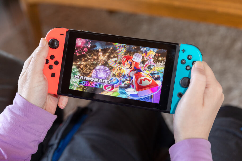 Melhores jogos do Nintendo Switch, pessoa jogando Mario Kart