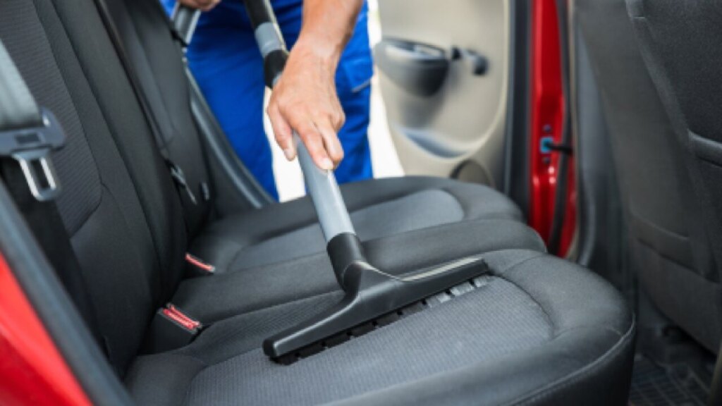 como lavar o carro: limpeza interna