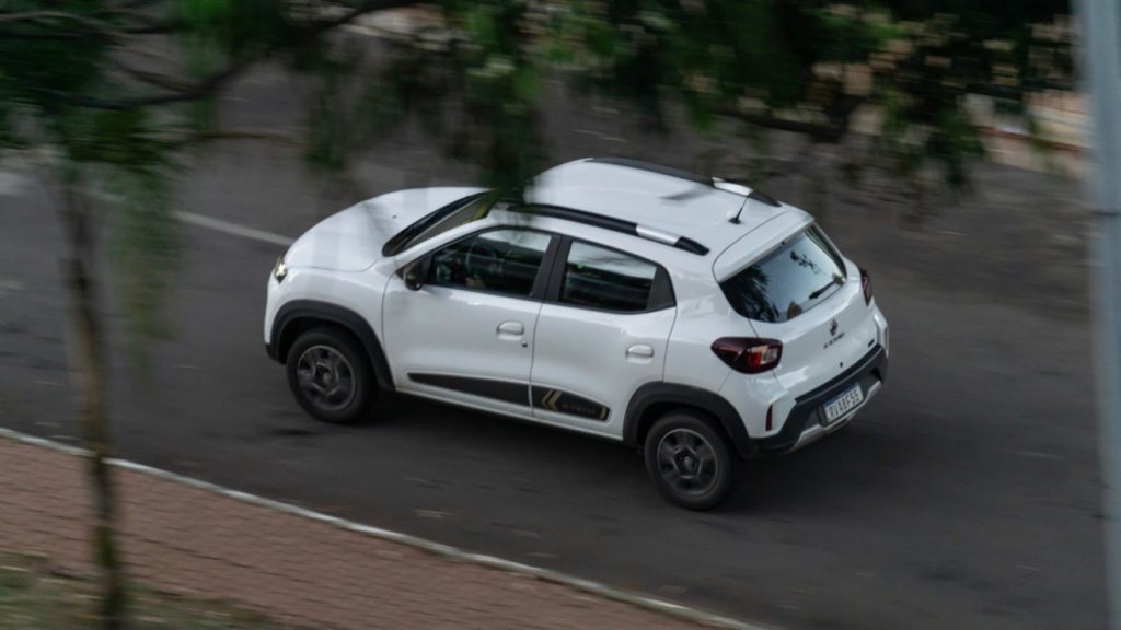 Consumo Kwid, modelo em cor branca
