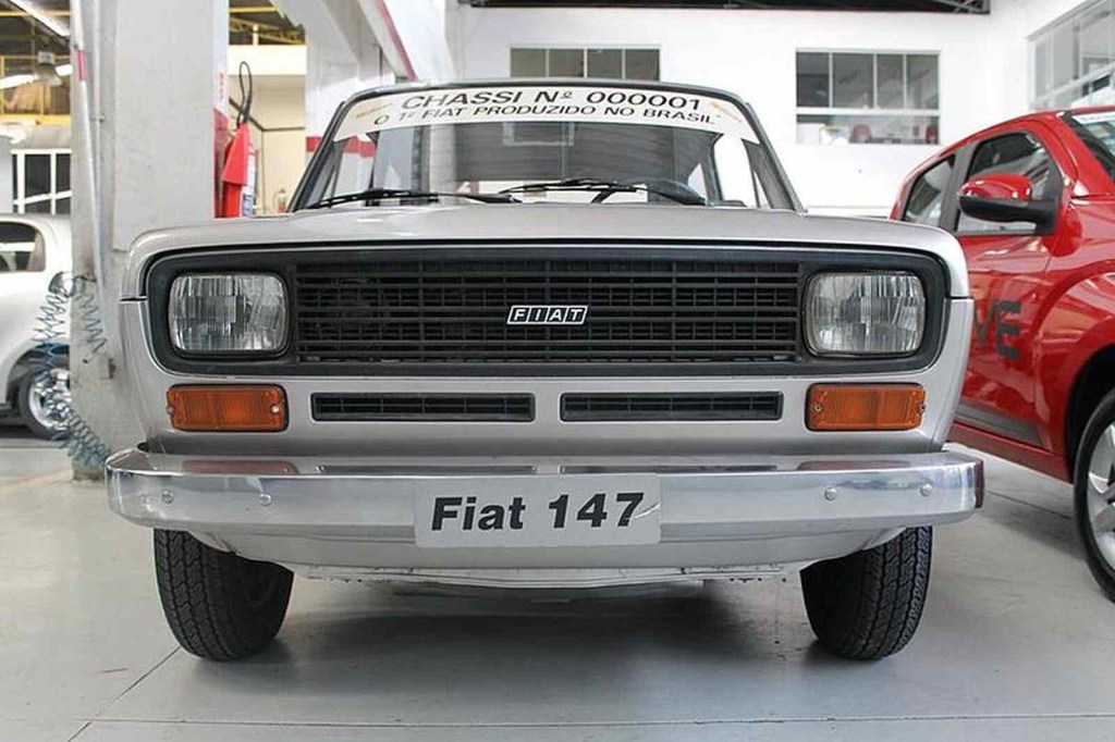 Primeiro FIAT 147 de série construído na fábrica de Betim