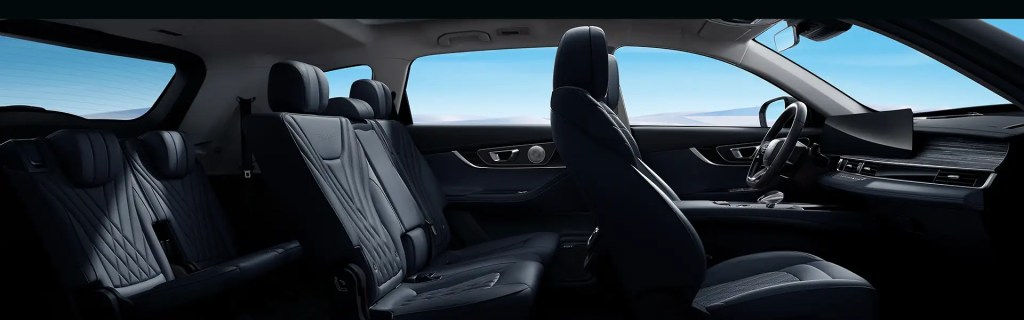 Visão lateral do interior do véiculo SUV 7 lugares do modelo Tiggo 8 Pro da marca Caoa Chery