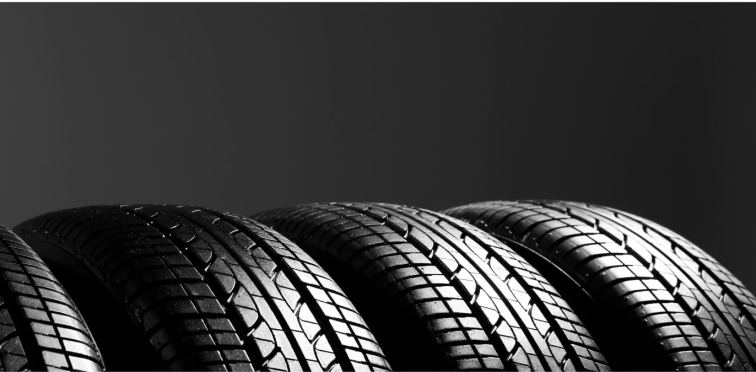 Quatro pneus automotivos alinhados lado a lado em fundo escuro, destacando os sulcos da banda de rodagem e a tecnologia pneu seal inside, associada a segurança e resistência a perfurações.