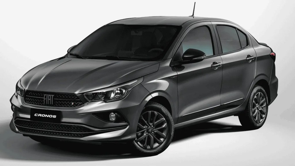 Carro do modelo Fiat Cronos cinza em fundo neutro como opção de sedã até 120 mil em SP.